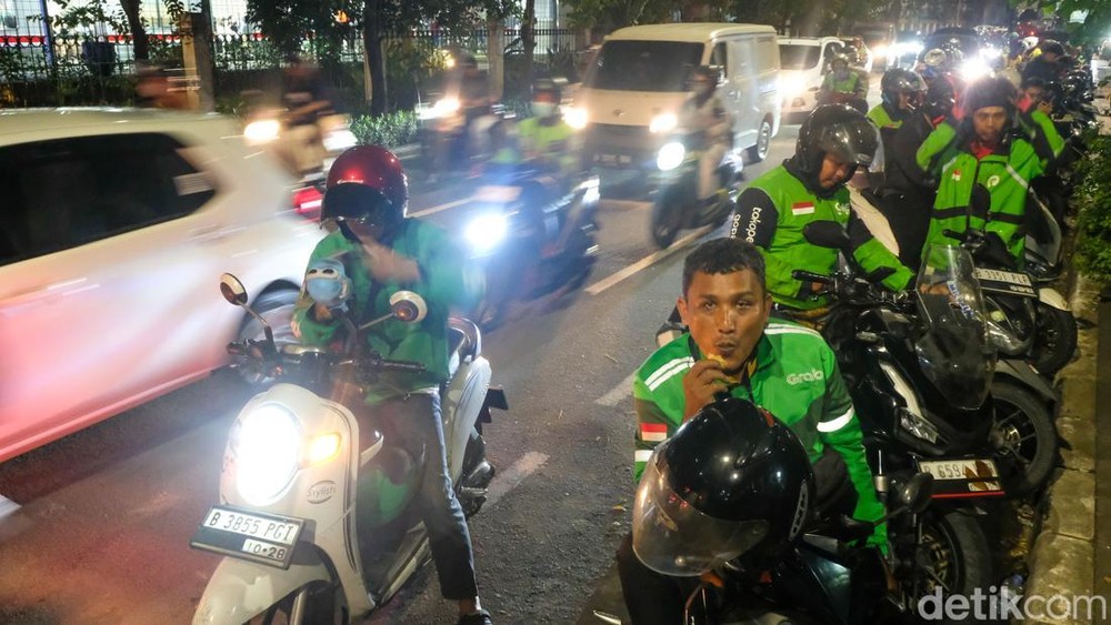 Wacana Kenaikan Tarif Ojek Online: Pemerintah Tegaskan Belum Ada Keputusan Final, Prioritaskan Dialog dan Kajian Mendalam Wacana Kenaikan Tarif Ojek Online: Pemerintah Tegaskan Belum Ada Keputusan Final, Prioritaskan Dialog dan Kajian Mendalam
